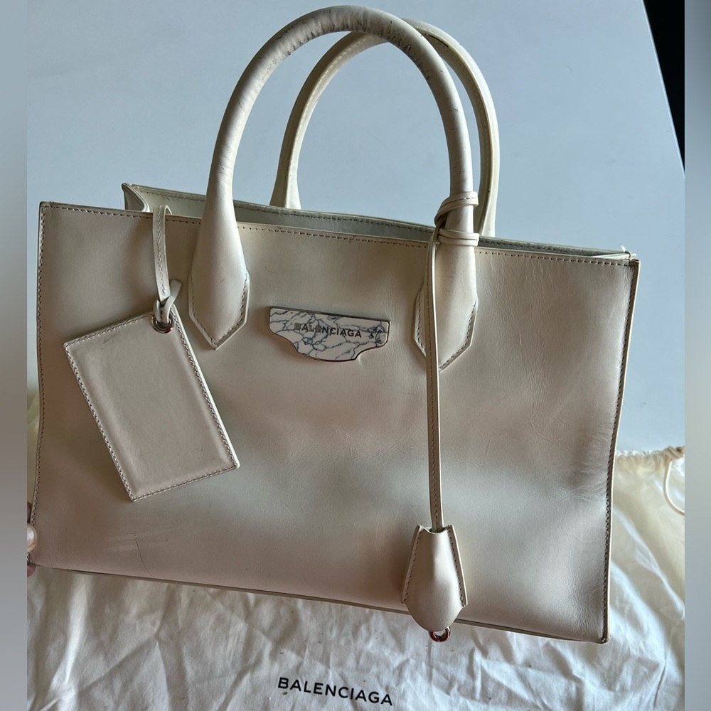 Classic Vintage BALENCIAGA white Color Tote w Mirror paid $2900 sale for $1500 - Picture 4 of 5